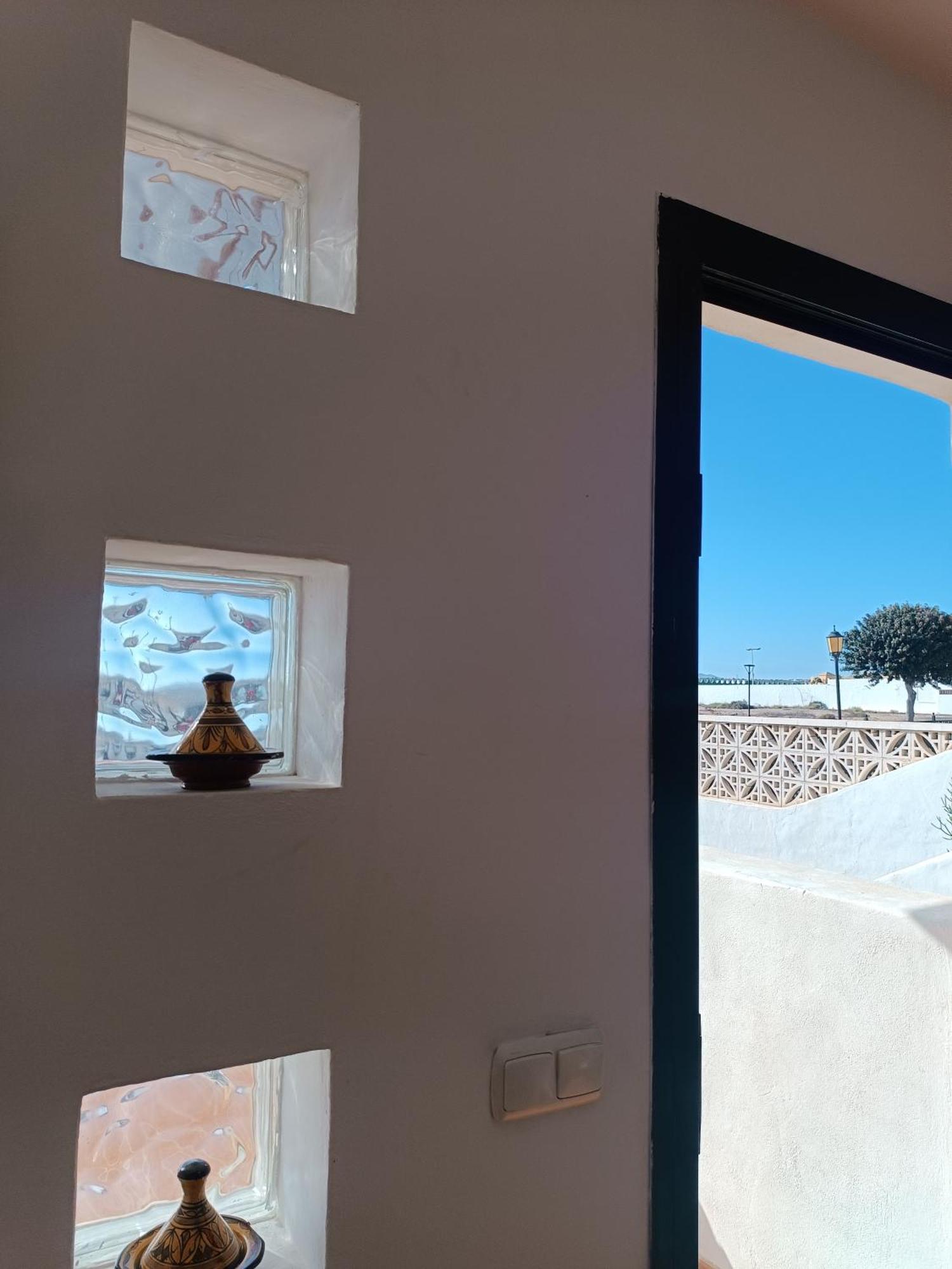 Moana Surf House Hostel Corralejo Exterior photo